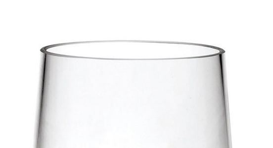Clear stemmed wine glass rim close-up